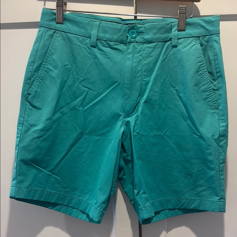 Vineyard Vines Green Performance 7” Flat Front Shorts